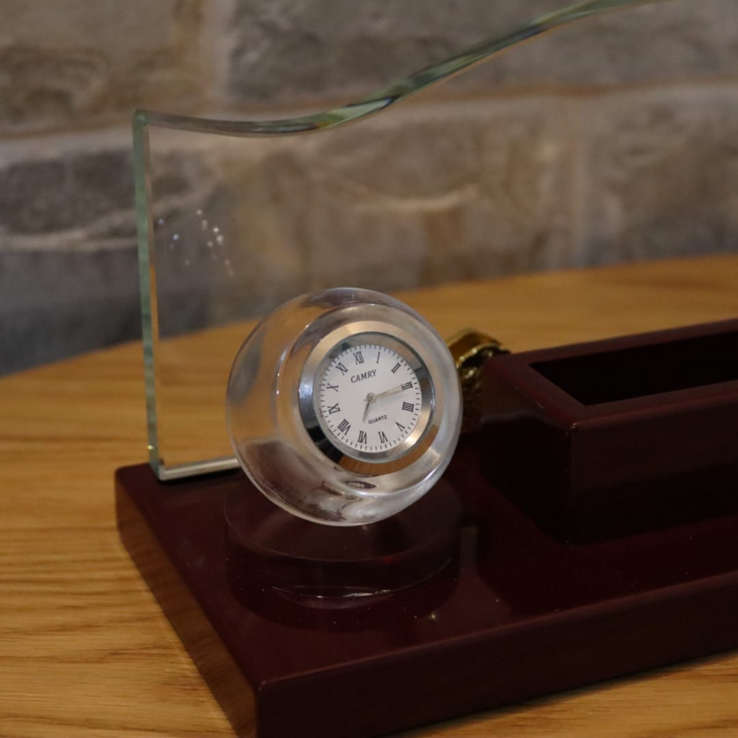 Crystal Desk Stand- סטנד קריסטל למשרד