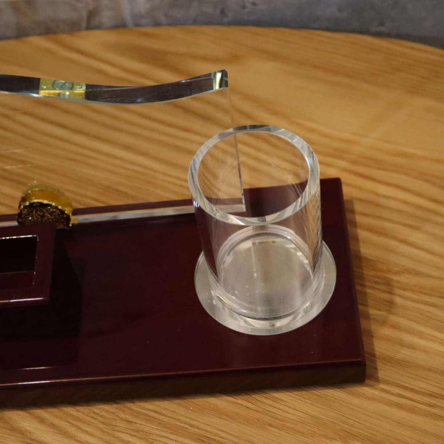 Crystal Desk Stand- סטנד קריסטל למשרד