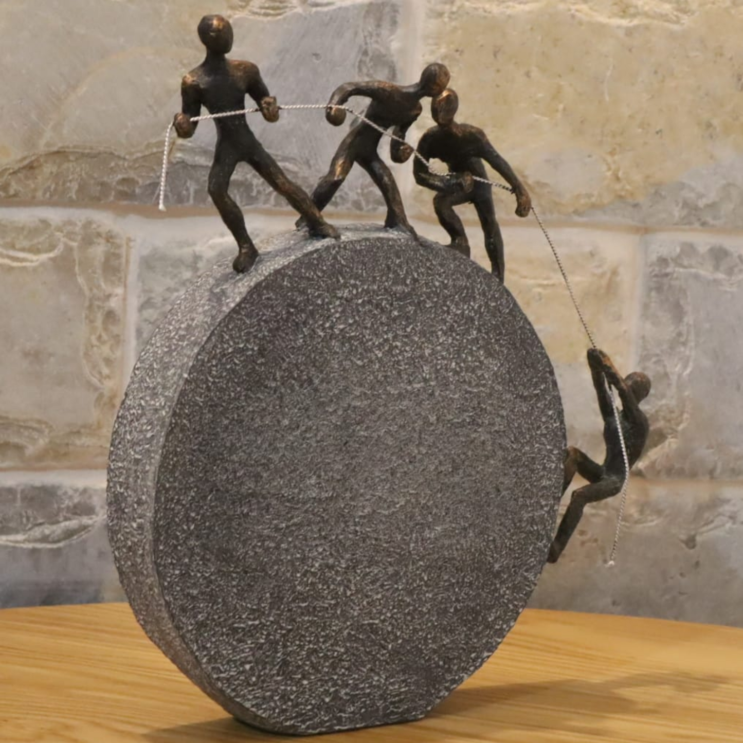 Statue- פסל אחד בשביל כולם, וכולם בשביל אחד- עם הקדשה אישית