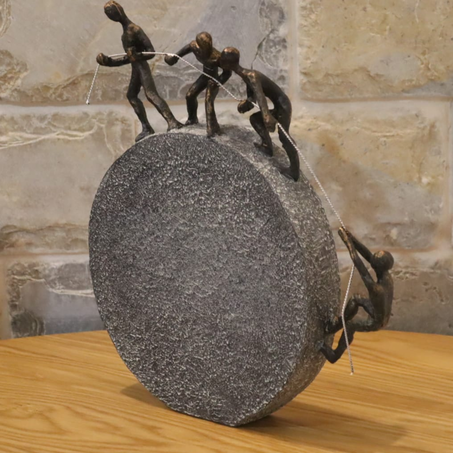 Statue- פסל אחד בשביל כולם, וכולם בשביל אחד- עם הקדשה אישית
