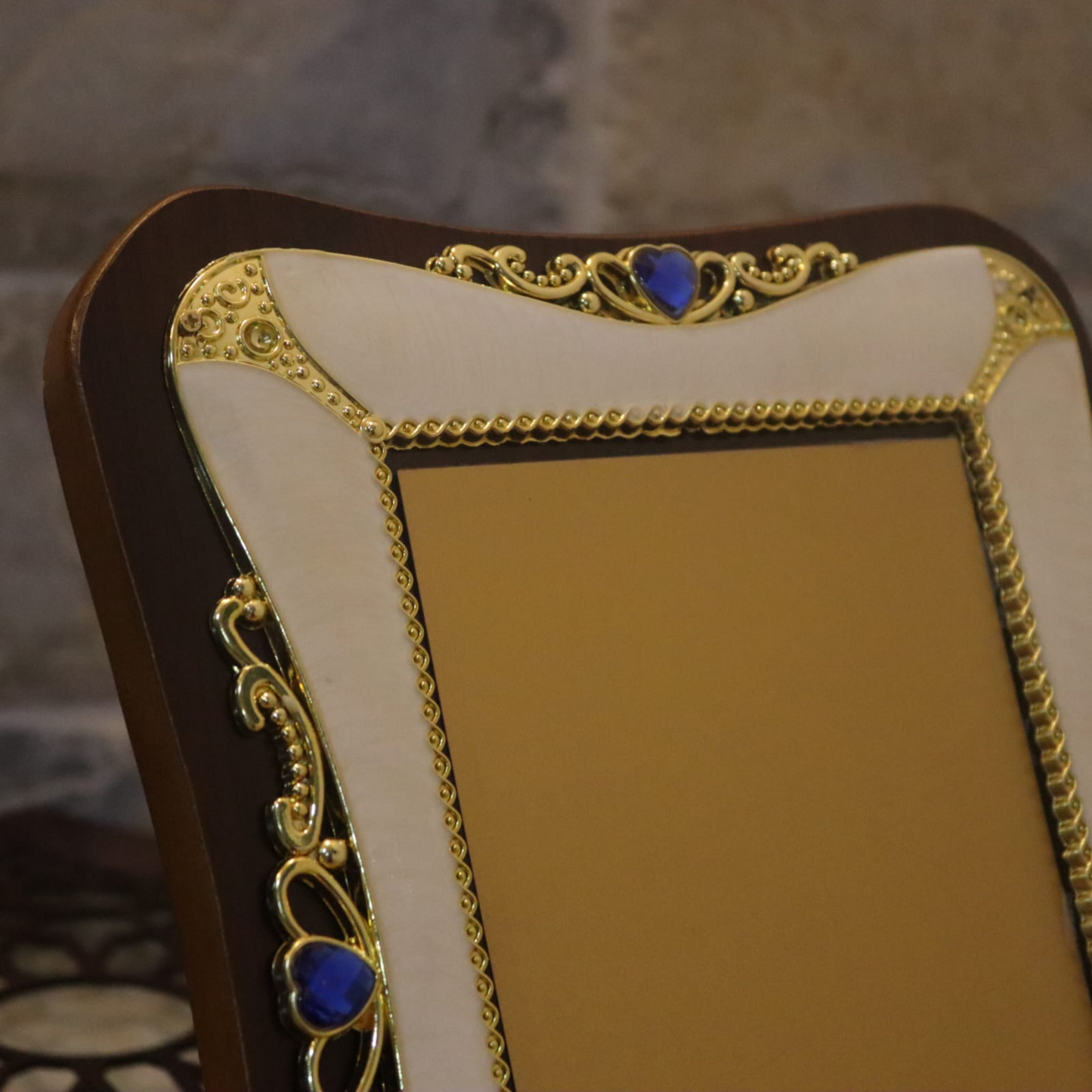 Indian Wooden Stand- מעמד עץ הודי- درع تقدير
