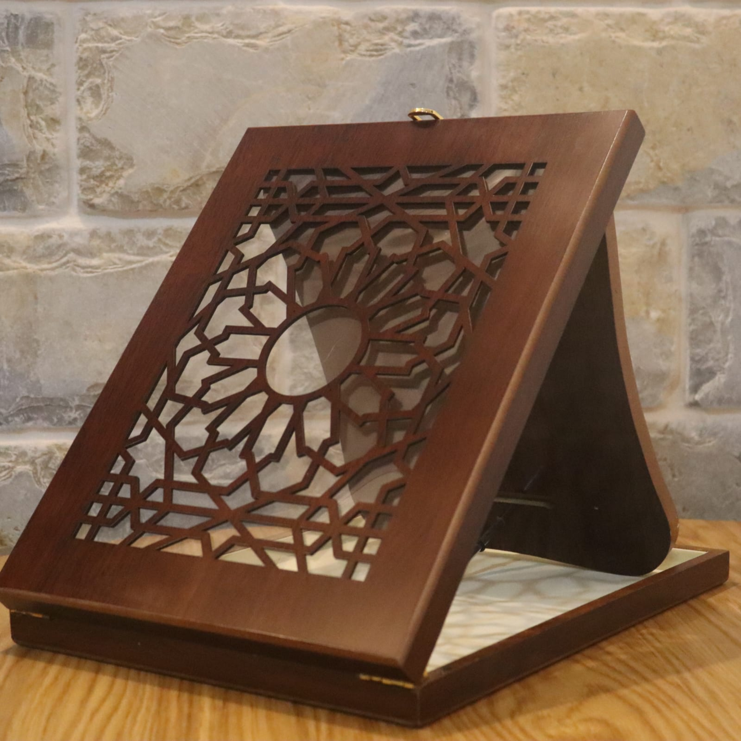 Indian Wooden Stand- מעמד עץ הודי- درع تقدير