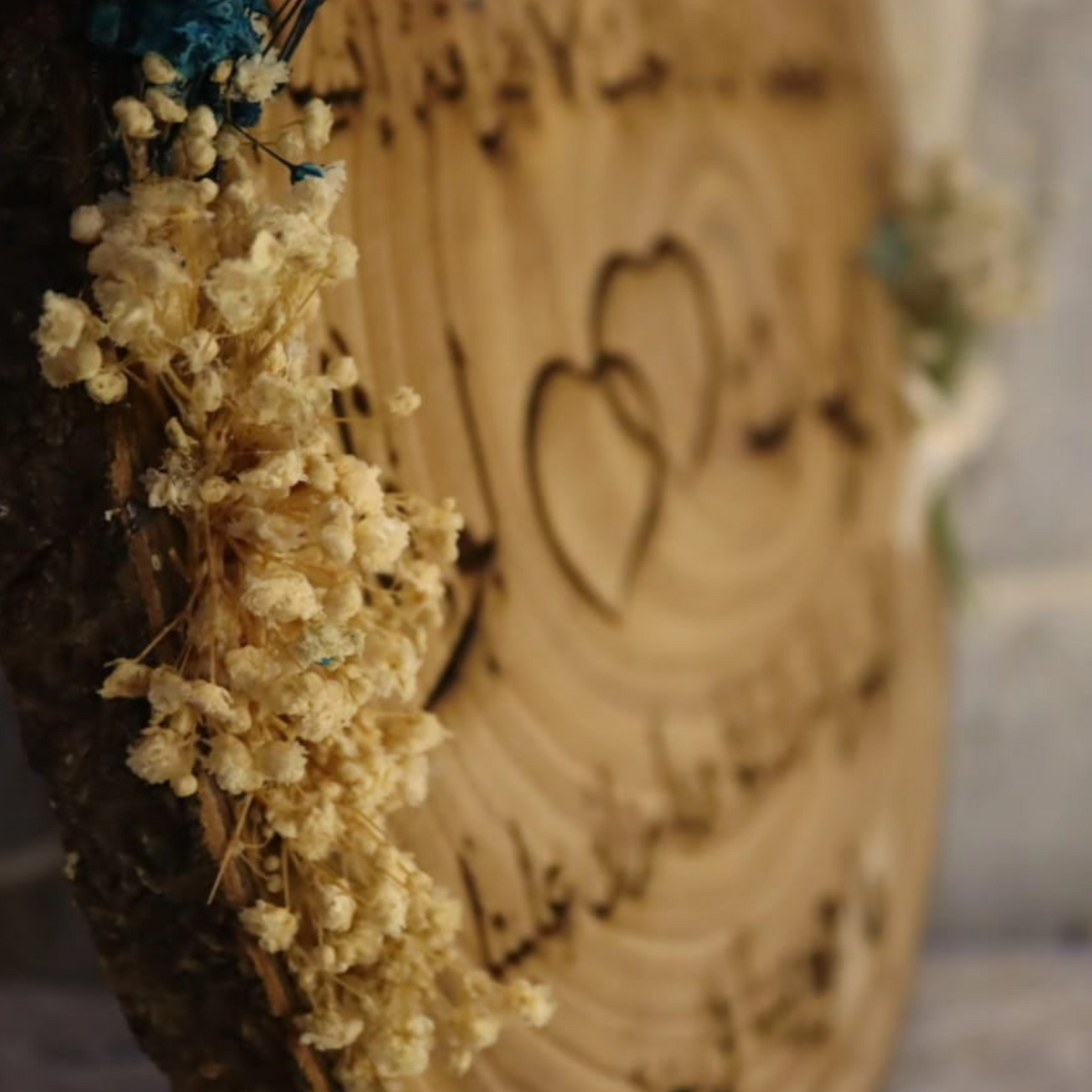 Wood Engraved Stand- חריטה על עץ בהתאמה אישית