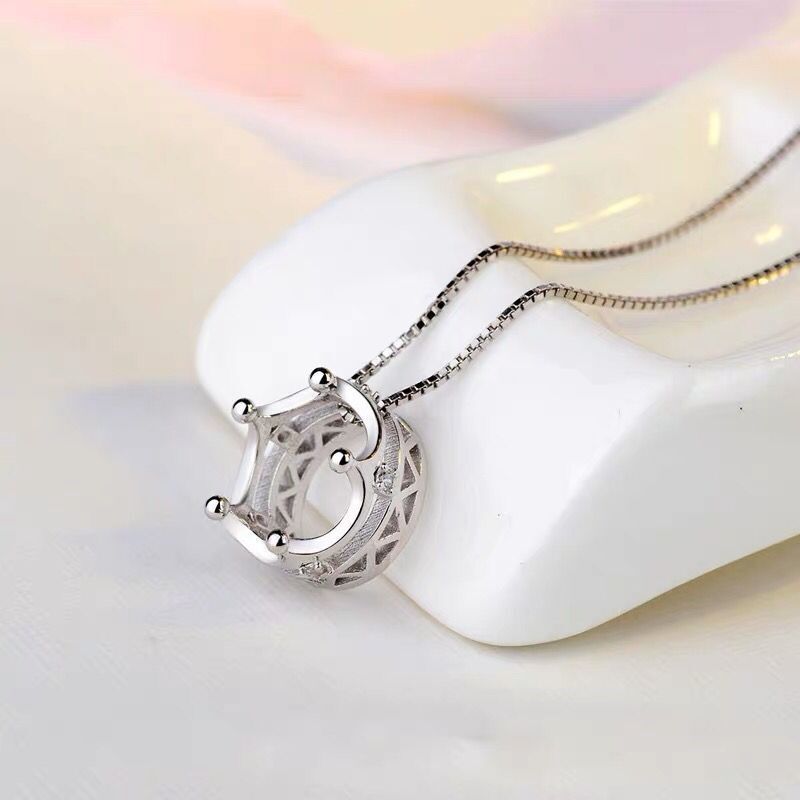 Crown silver plated necklace