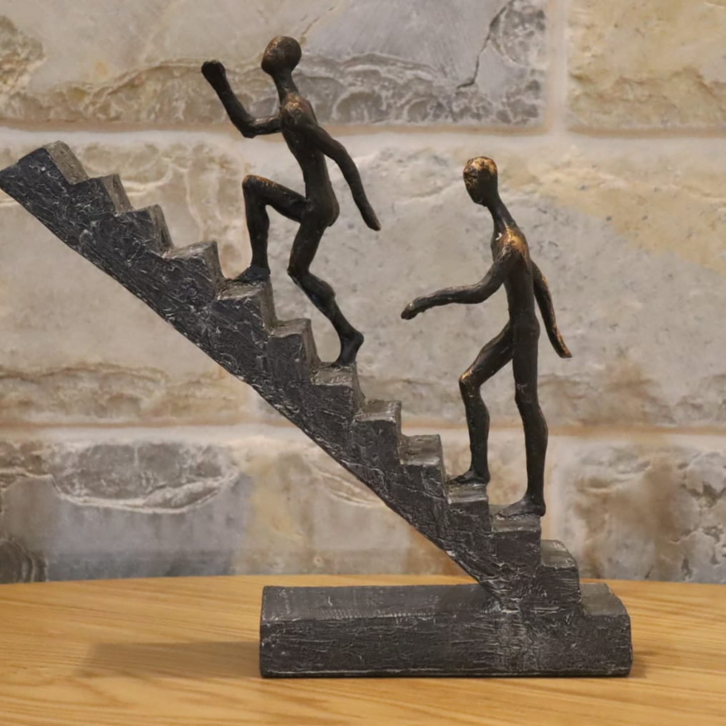 Statue- פסל עולים לפיסגה עם הקדשה אישית